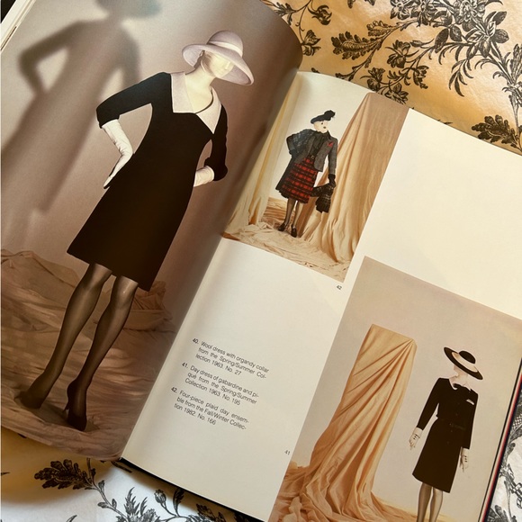 Yves Saint Laurent Met Exhibition 1983 - Coffee Table Book - Picture 3 of 6